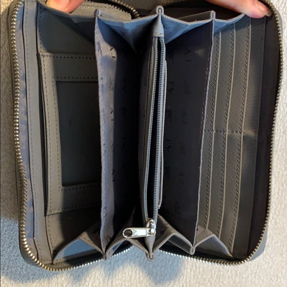 Authentic Armani Jeans wallet ! - Picture 3 of 5